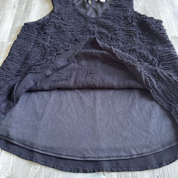 Coldwater Creek  Sleeveless Blouse Size L Black V Neck Embroidered Tunic Top - Picture 9 of 10
